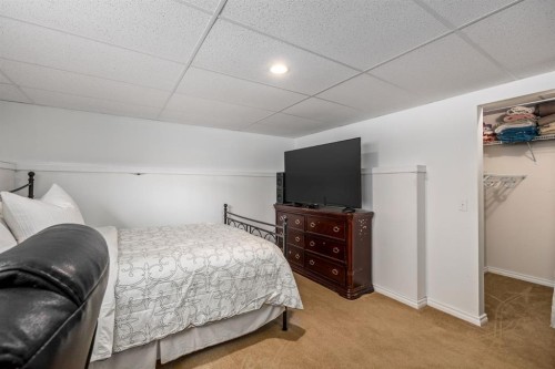 111-323 4 Avenue, Strathmore, AB - Indoor Photo Showing Bedroom