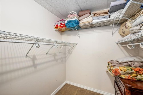 111-323 4 Avenue, Strathmore, AB - Indoor With Storage