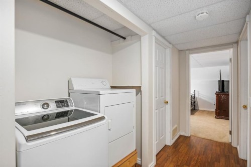 111-323 4 Avenue, Strathmore, AB - Indoor Photo Showing Laundry Room