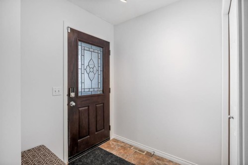 111-323 4 Avenue, Strathmore, AB - Indoor Photo Showing Other Room