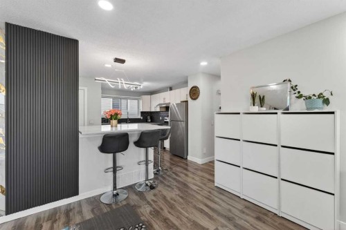 8 Malvern Crescent Ne, Calgary, AB - Indoor Photo Showing Kitchen