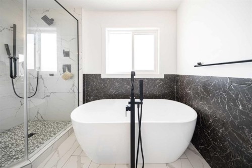 123 Saddlecrest Grove Ne, Calgary, AB - Indoor Photo Showing Bathroom