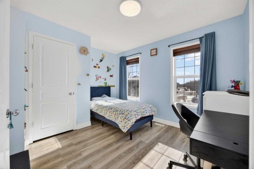 340 Prestwick Terrace Se, Calgary, AB - Indoor Photo Showing Bedroom
