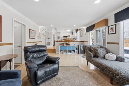 352 Oakside Circle Sw, Calgary, AB - Indoor Photo Showing Living Room