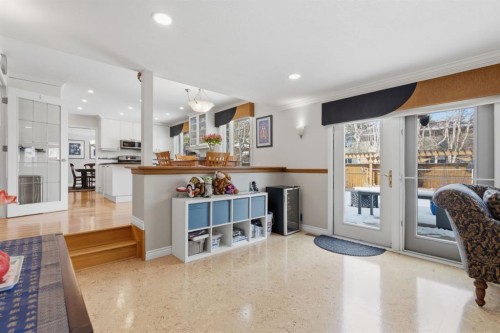 352 Oakside Circle Sw, Calgary, AB - Indoor