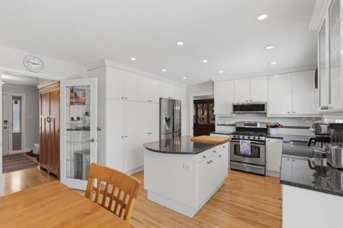 352 Oakside Circle Sw, Calgary, AB - Indoor Photo Showing Kitchen With Upgraded Kitchen