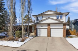 352 Oakside Circle SW Calgary, AB T2V 4K4
