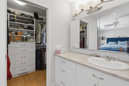 352 Oakside Circle Sw, Calgary, AB - Indoor Photo Showing Bathroom
