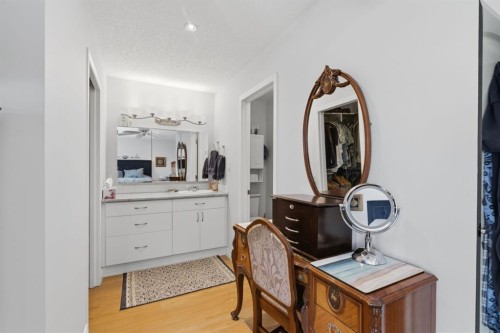 352 Oakside Circle Sw, Calgary, AB - Indoor Photo Showing Bathroom