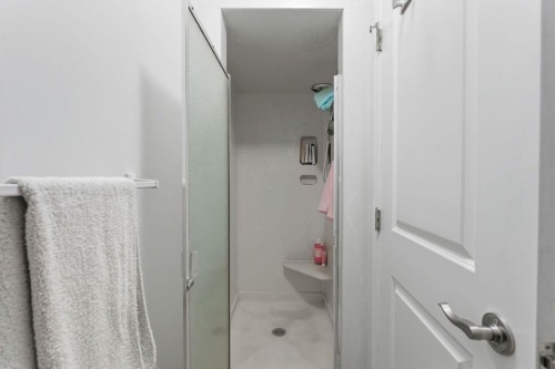352 Oakside Circle Sw, Calgary, AB - Indoor Photo Showing Bathroom