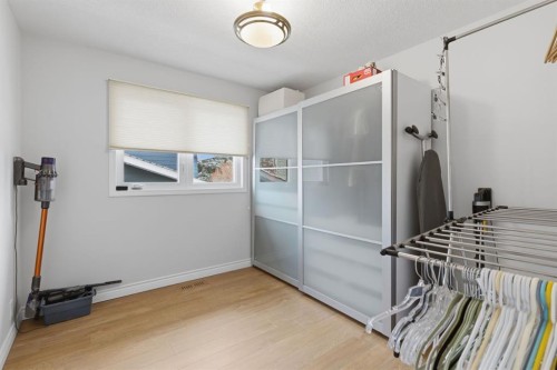352 Oakside Circle Sw, Calgary, AB - Indoor Photo Showing Laundry Room
