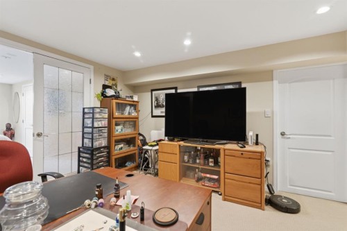 352 Oakside Circle Sw, Calgary, AB - Indoor