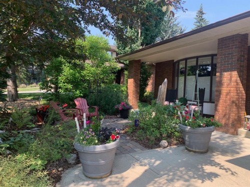 352 Oakside Circle Sw, Calgary, AB - Outdoor