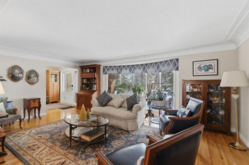 352 Oakside Circle Sw, Calgary, AB - Indoor Photo Showing Living Room