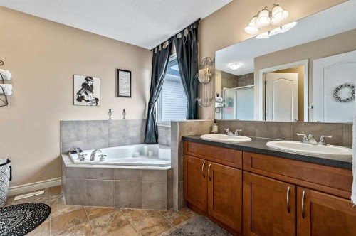 43 Sheep River Heights, Okotoks, AB - Indoor Photo Showing Bathroom