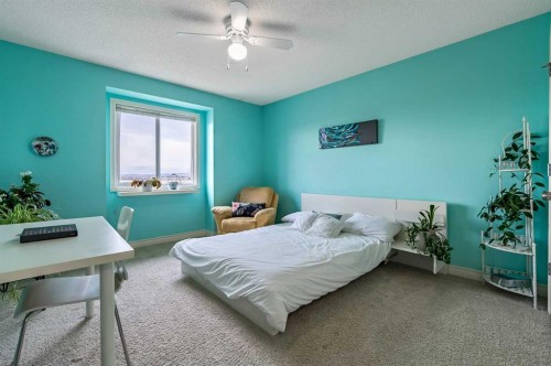43 Sheep River Heights, Okotoks, AB - Indoor Photo Showing Bedroom