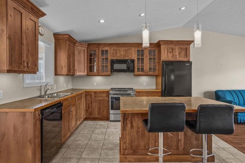 323 Hoodoo Crescent, Canmore, AB - Indoor Photo Showing Kitchen With Double Sink