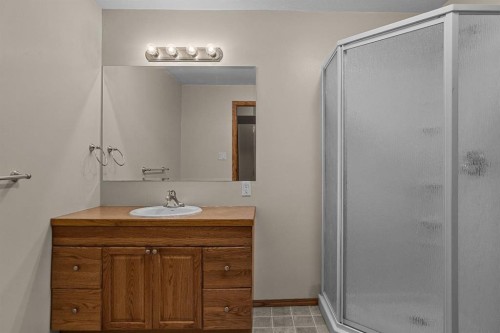 323 Hoodoo Crescent, Canmore, AB - Indoor Photo Showing Bathroom