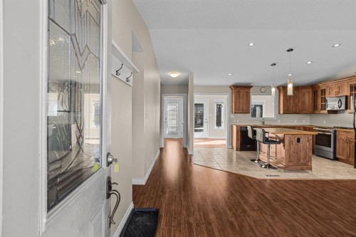 323 Hoodoo Crescent, Canmore, AB - Indoor Photo Showing Kitchen