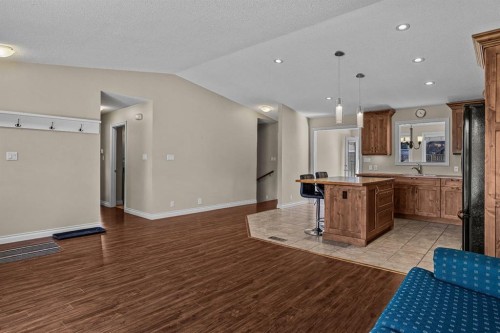 323 Hoodoo Crescent, Canmore, AB - Indoor Photo Showing Kitchen