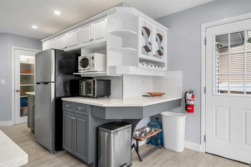 48 Douglas Park Boulevard Se, Calgary, AB - Indoor Photo Showing Kitchen