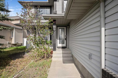 48 Douglas Park Boulevard Se, Calgary, AB - Outdoor