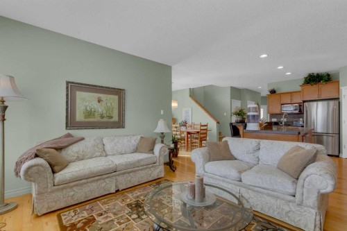 4 Cranfield Circle Se, Calgary, AB - Indoor Photo Showing Living Room
