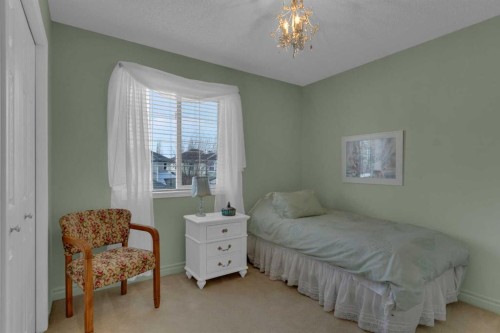 4 Cranfield Circle Se, Calgary, AB - Indoor Photo Showing Bedroom
