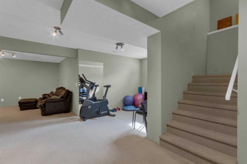 4 Cranfield Circle Se, Calgary, AB - Indoor