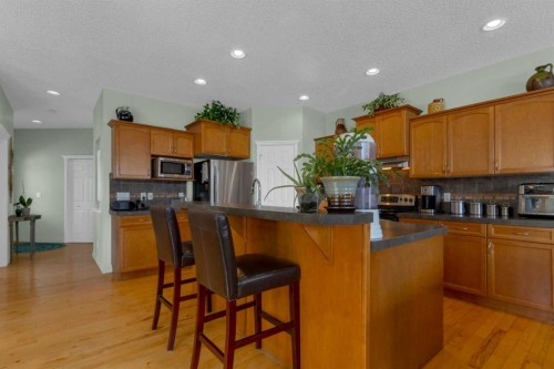 4 Cranfield Circle Se, Calgary, AB - Indoor Photo Showing Kitchen
