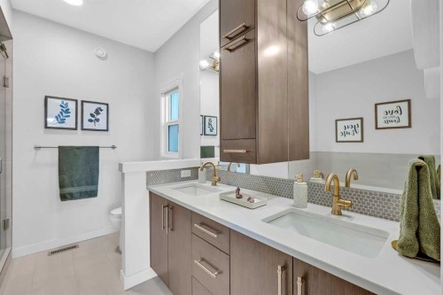 13 Emerson Crescent, Okotoks, AB - Indoor Photo Showing Bathroom