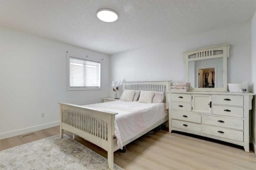 37 Royal Birch Landing Nw, Calgary, AB - Indoor Photo Showing Bedroom