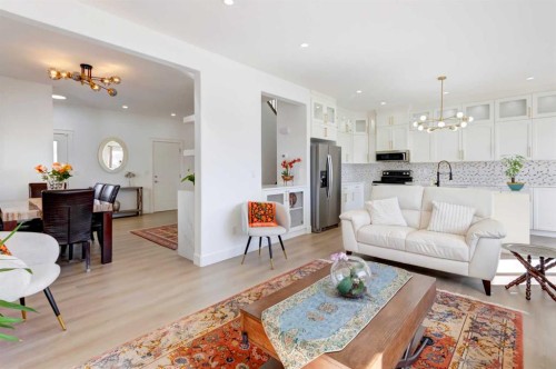 37 Royal Birch Landing Nw, Calgary, AB - Indoor Photo Showing Living Room