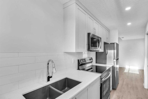 20 Iris Crescent, Okotoks, AB - Indoor Photo Showing Kitchen With Double Sink With Upgraded Kitchen