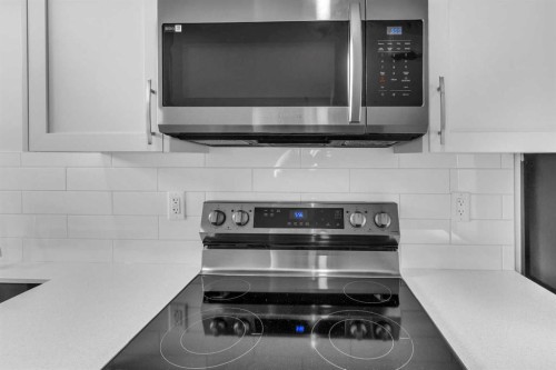 20 Iris Crescent, Okotoks, AB - Indoor Photo Showing Kitchen With Upgraded Kitchen