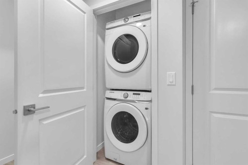 20 Iris Crescent, Okotoks, AB - Indoor Photo Showing Laundry Room