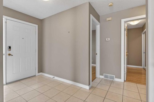 96 Norquay Heights Nw, Calgary, AB - Indoor Photo Showing Other Room