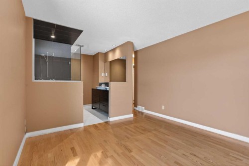 96 Norquay Heights Nw, Calgary, AB - Indoor Photo Showing Other Room