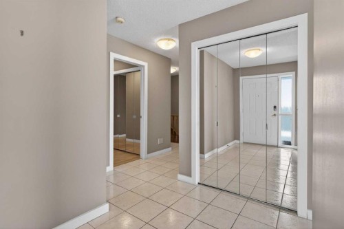 96 Norquay Heights Nw, Calgary, AB - Indoor Photo Showing Other Room