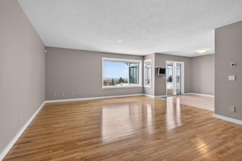 96 Norquay Heights Nw, Calgary, AB - Indoor Photo Showing Other Room