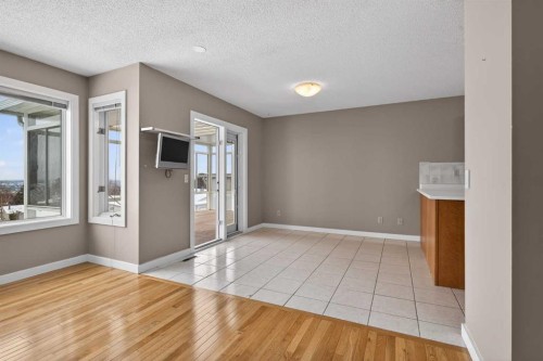 96 Norquay Heights Nw, Calgary, AB - Indoor Photo Showing Other Room
