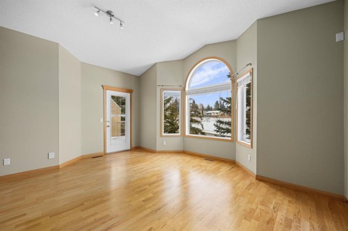 35 Scimitar Heath Nw, Calgary, AB - Indoor Photo Showing Other Room