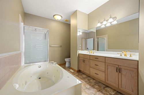 35 Scimitar Heath Nw, Calgary, AB - Indoor Photo Showing Bathroom
