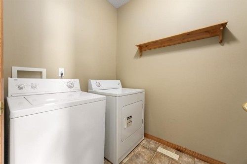 35 Scimitar Heath Nw, Calgary, AB - Indoor Photo Showing Laundry Room