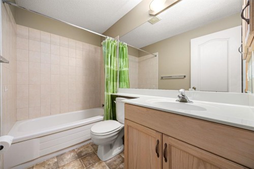 35 Scimitar Heath Nw, Calgary, AB - Indoor Photo Showing Bathroom