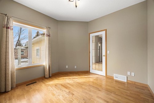 35 Scimitar Heath Nw, Calgary, AB - Indoor Photo Showing Other Room