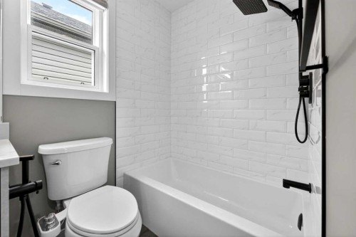 125 Saddlefield Crescent Ne, Calgary, AB - Indoor Photo Showing Bathroom