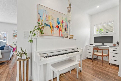 32 Chapalina Common Se, Calgary, AB - Indoor Photo Showing Other Room