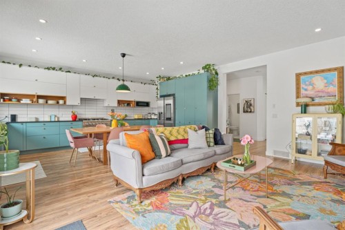 32 Chapalina Common Se, Calgary, AB - Indoor Photo Showing Living Room