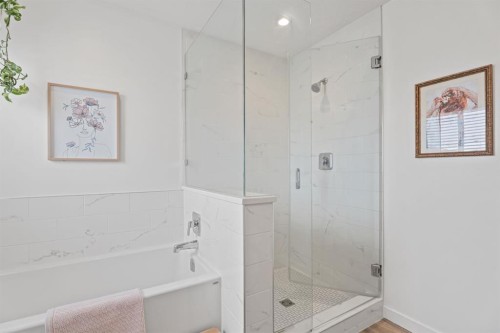 32 Chapalina Common Se, Calgary, AB - Indoor Photo Showing Bathroom